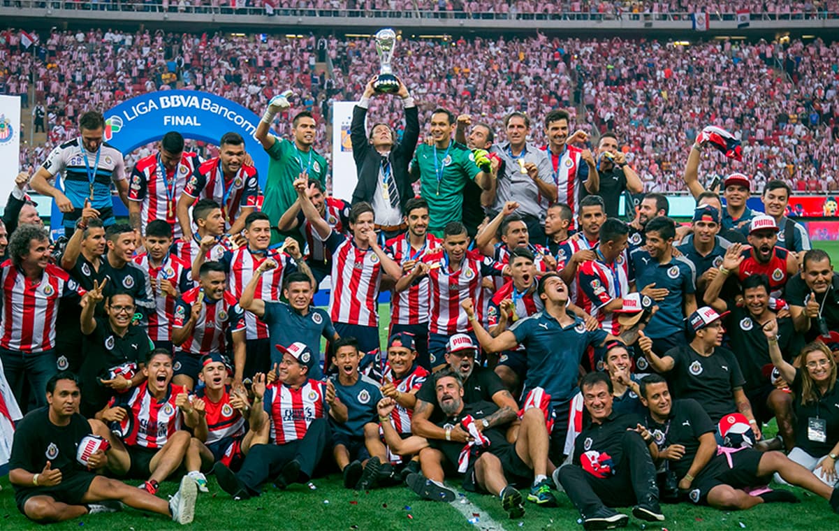 Miguel Basulto ganó el título del Clausura 2017 con Chivas, pero salió del club para triunfar en otro país.