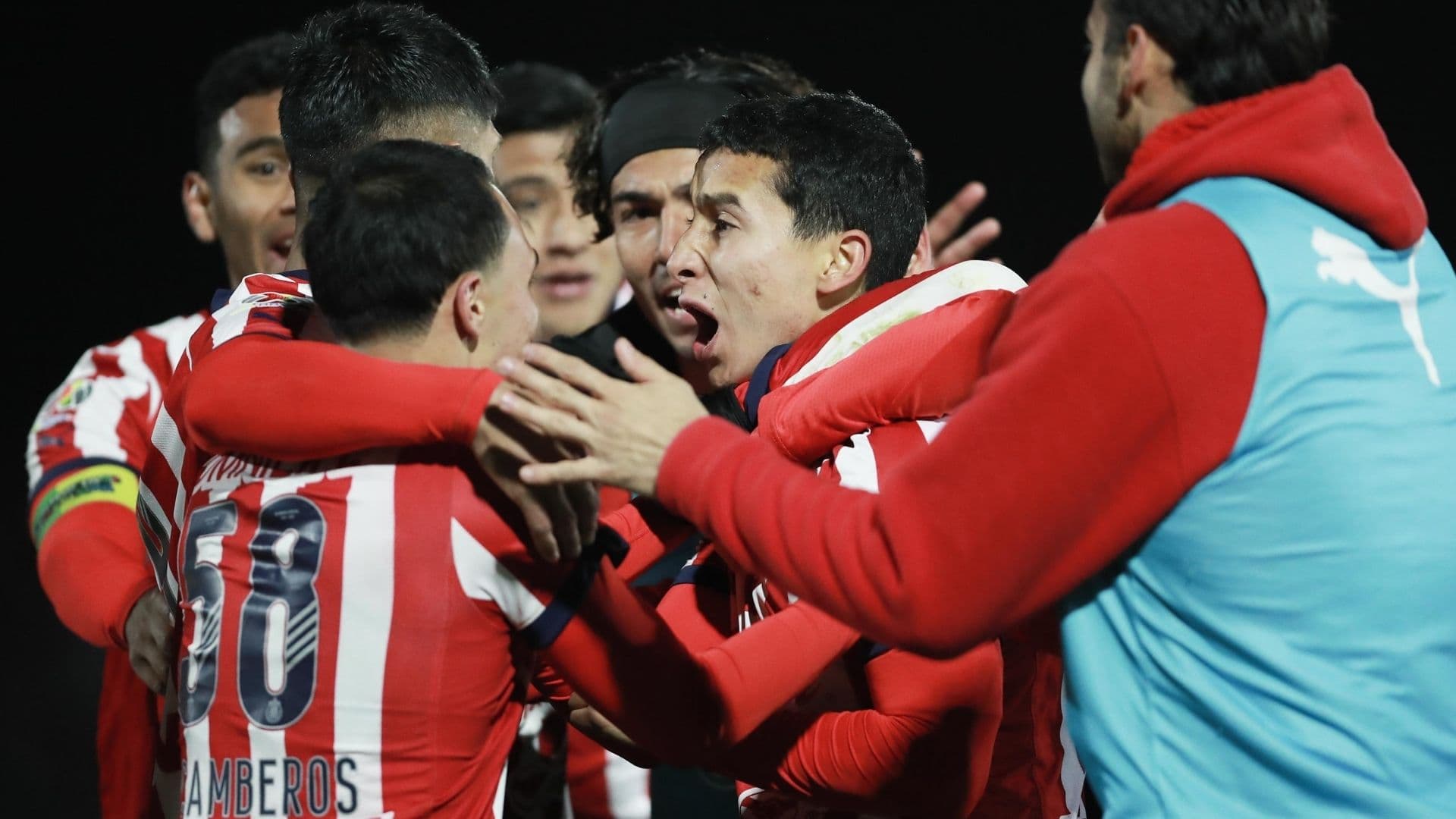 Miguel Gómez gritando su primer gol en primera división con Chivas (Foto: Mexsport)