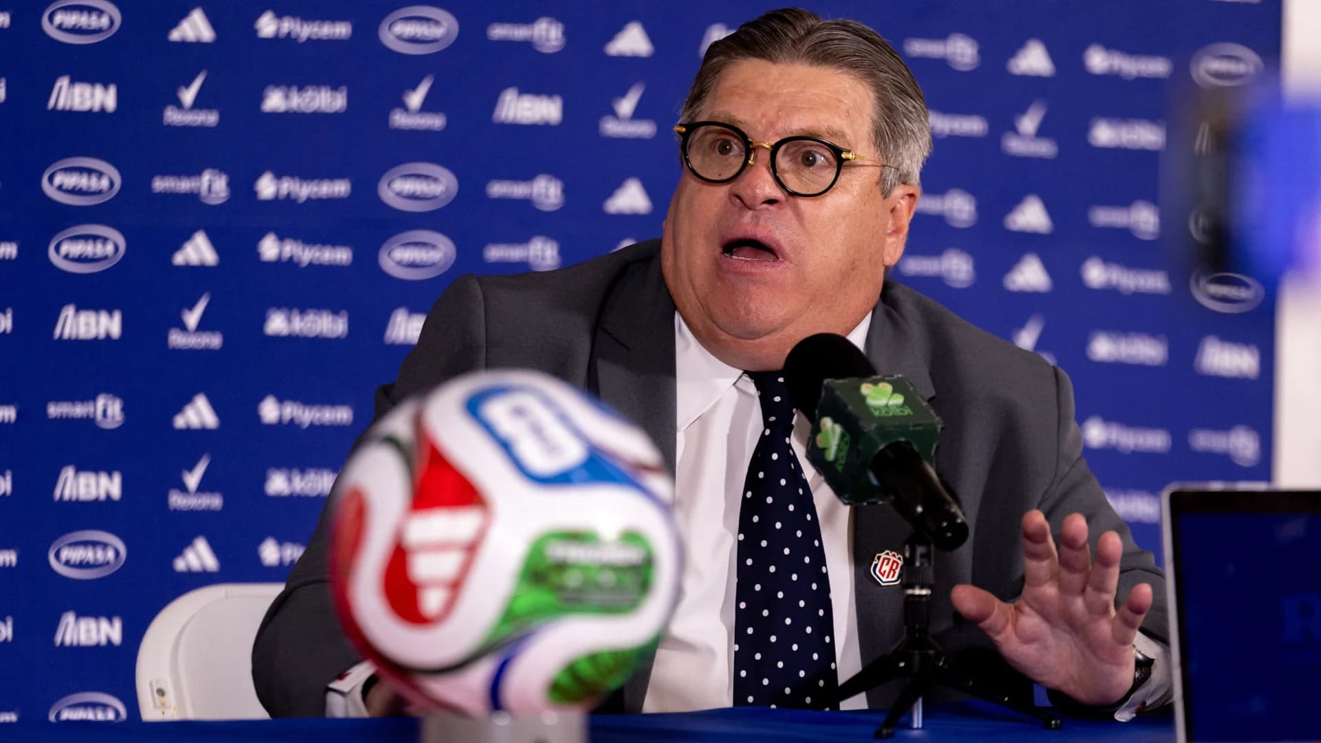 Miguel Herrera durante conferencia de prensa en Costa Rica
