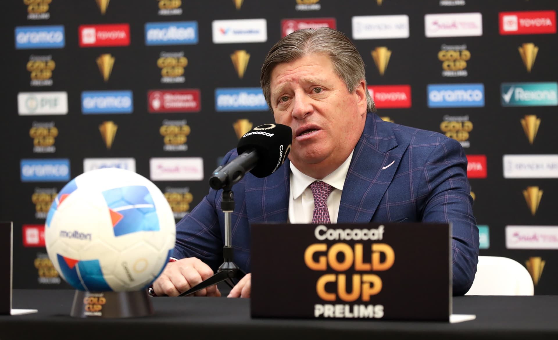 Miguel Herrera en una conferencia de prensa de Copa Oro (Fuente: Mexsports)
