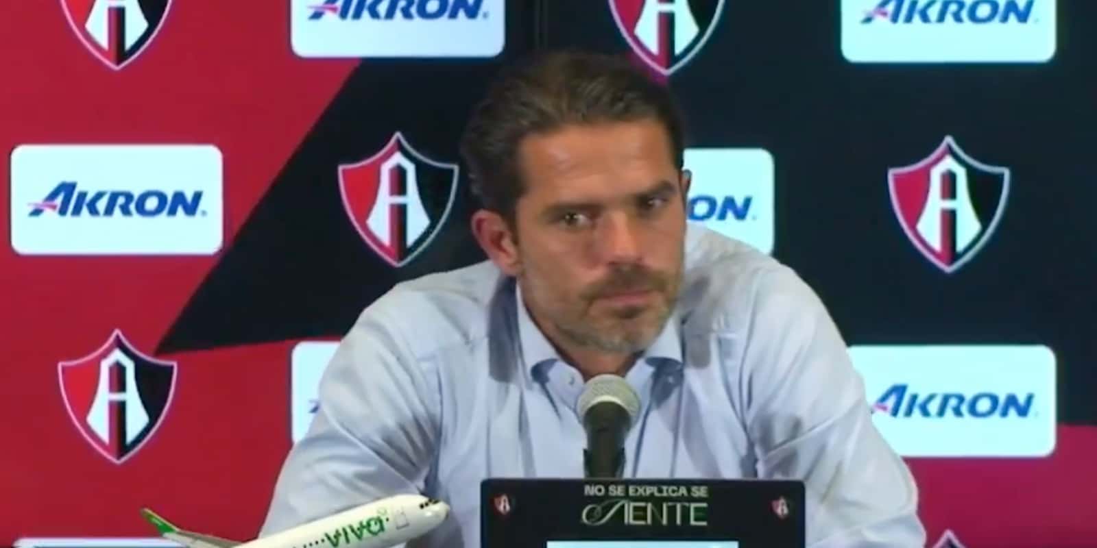 Mira el tenso momento en donde Fernando Gago estalla ante una de las preguntas de rueda de prensa tras perder ante Atlas