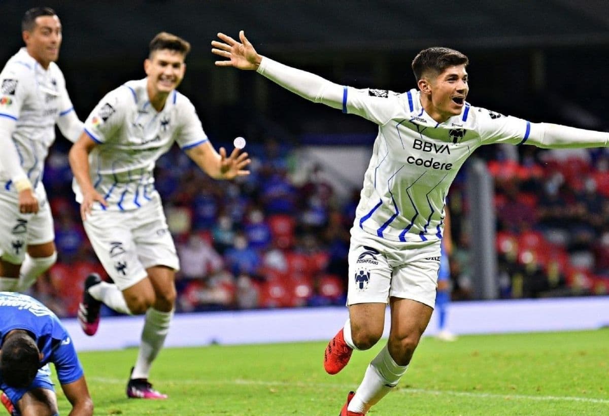 Monterrey tienen cinco partidos sin conocer la derrota y en un partido muy desfavorecido por el arbitraje José Alvarado pone el ejemplo en Rayados y consigue el empate, mismo que Aguirre aplaudió con euforia