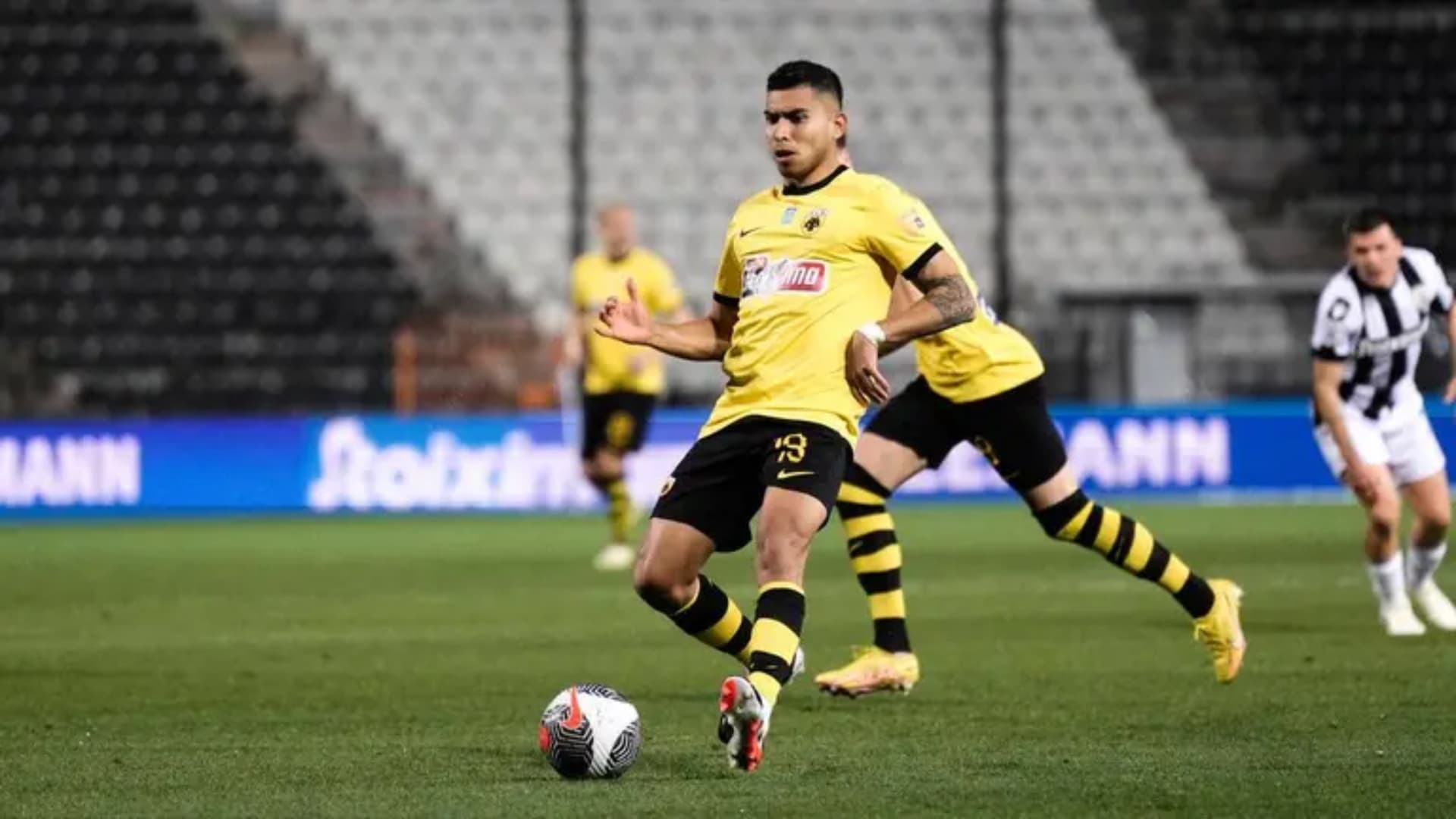 Orbelín Pineda está jugando vs Lamia y ya suena un Plan B en Chivas si no regresa | Foto: TUDN
