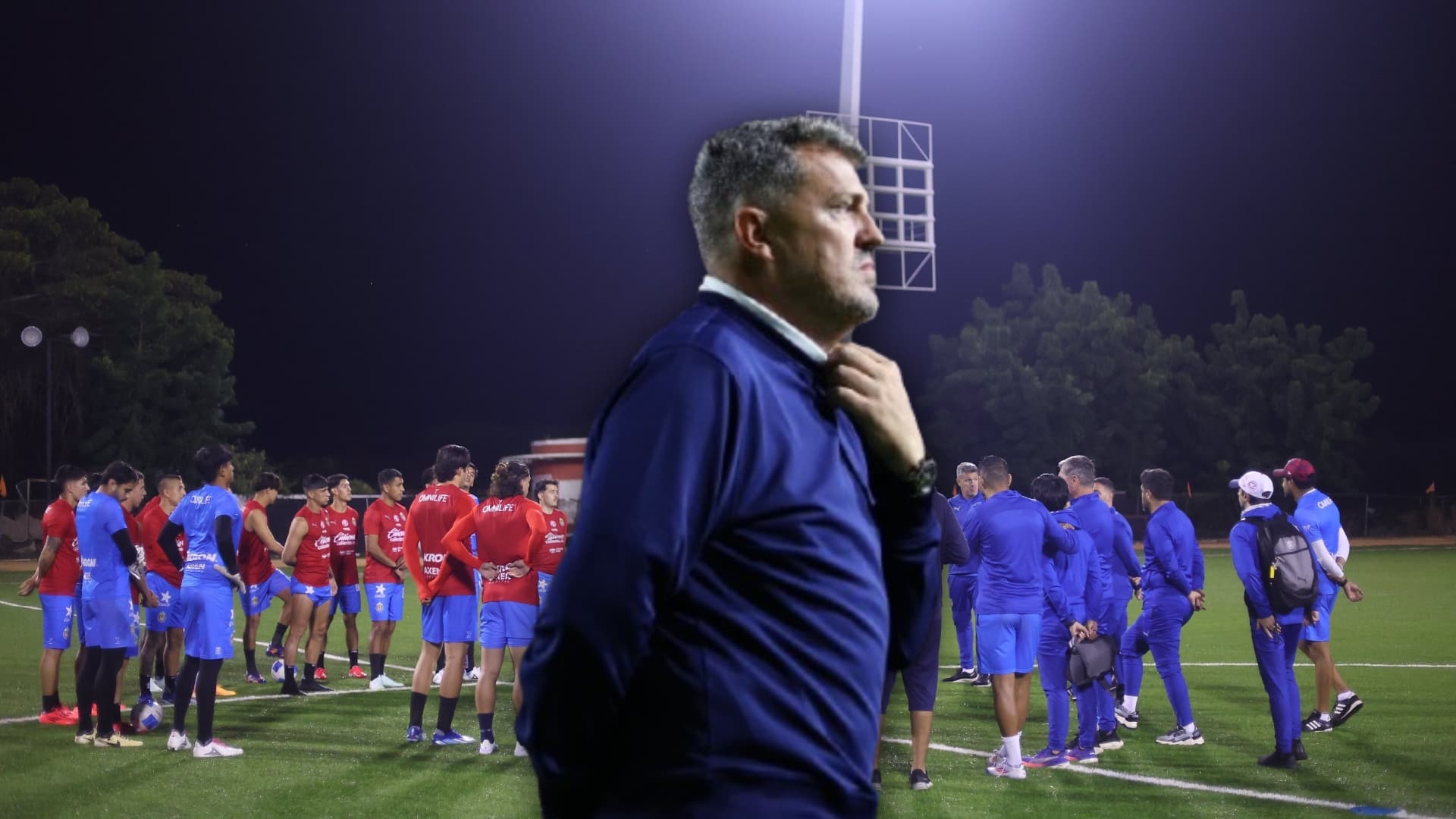 Óscar García parece no convencer a los jugadores de Chivas | Foto: X @chivas