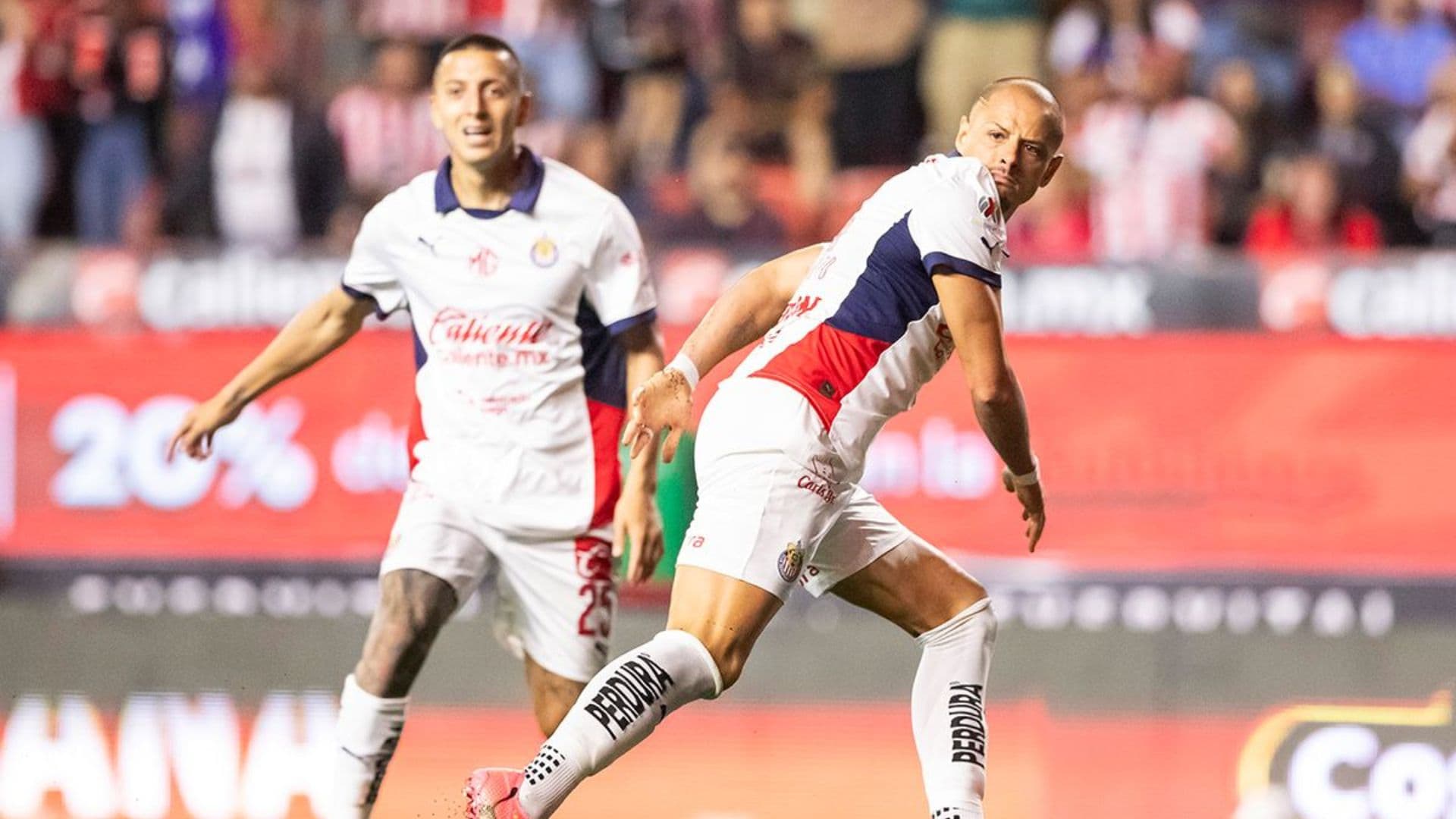 Otra vez los problemas con Chicharito, las imágenes de Javier tras el duelo contra Tijuana que preocupan