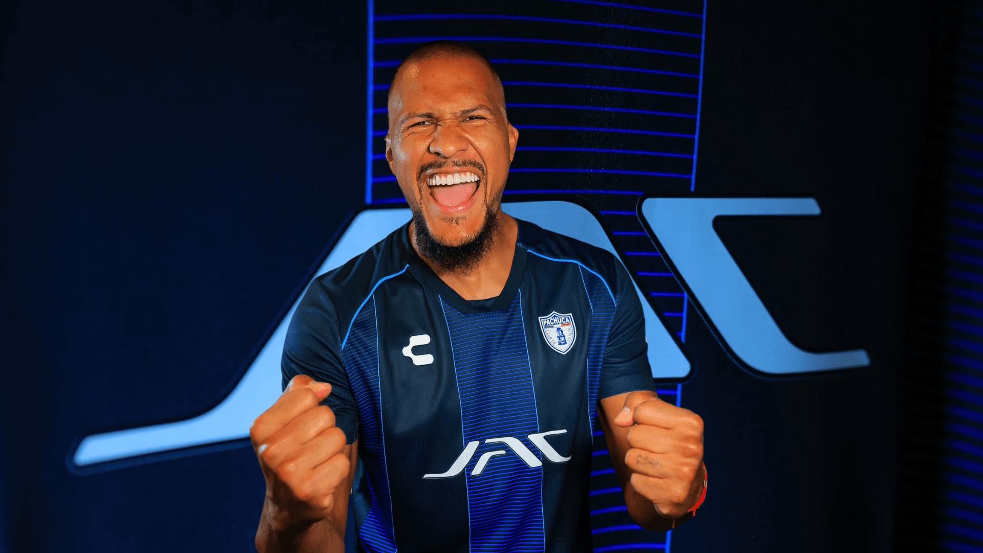 Pachuca presentó sus uniformes de local y visitante, diseñados por Charly Fútbol / X