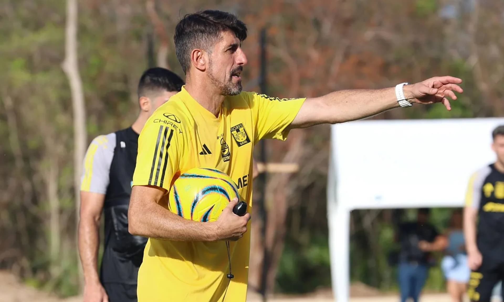 Paunovic entrena con el plantel de Tigres (Fuente: Tigres)