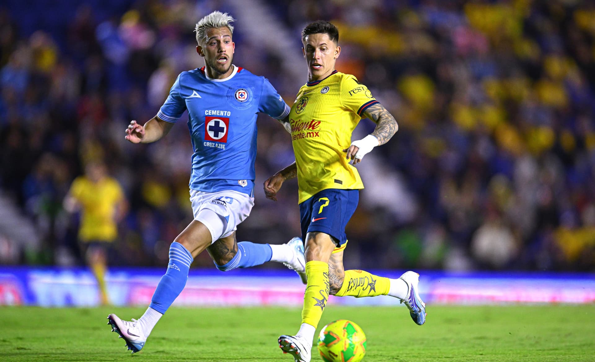 Piovi pelea pelota con Brian Rodríguez (Fuente: Mexsports)
