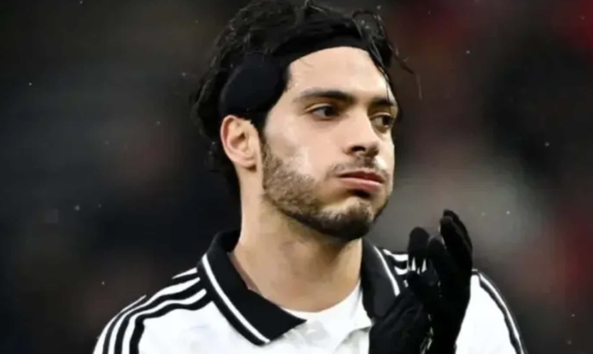 Raúl Jiménez en juego de Fulham, sale al cambio decepcionado (Fuente. Reuters)