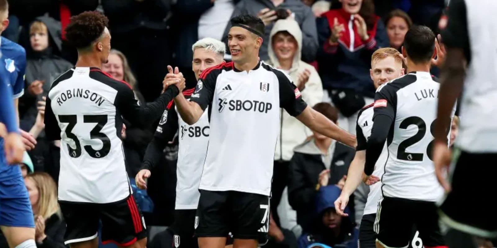 Raúl Jiménez este no con gol en el Fulham y la reacción de la afición del cuadro inglés sorprendió