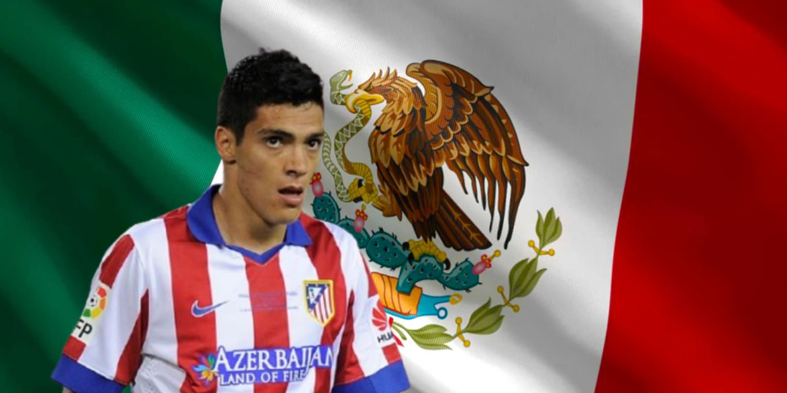 Raúl Jiménez junto a la bandera mexicana / FOTO BEIN SPORTS