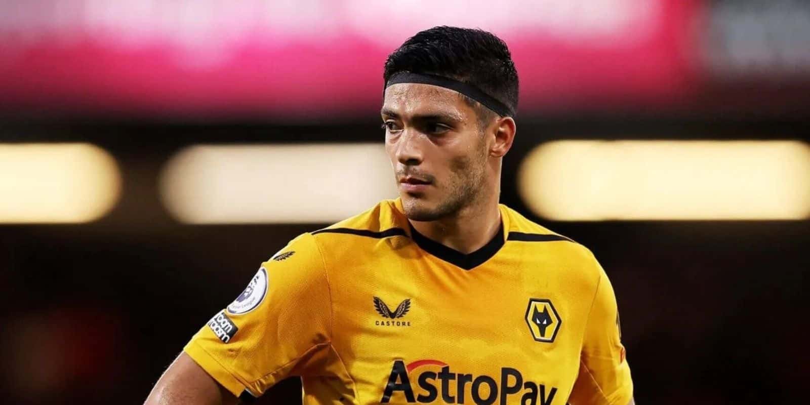 Raúl Jiménez podría dejar Inglaterra y llegar a una millonaria liga