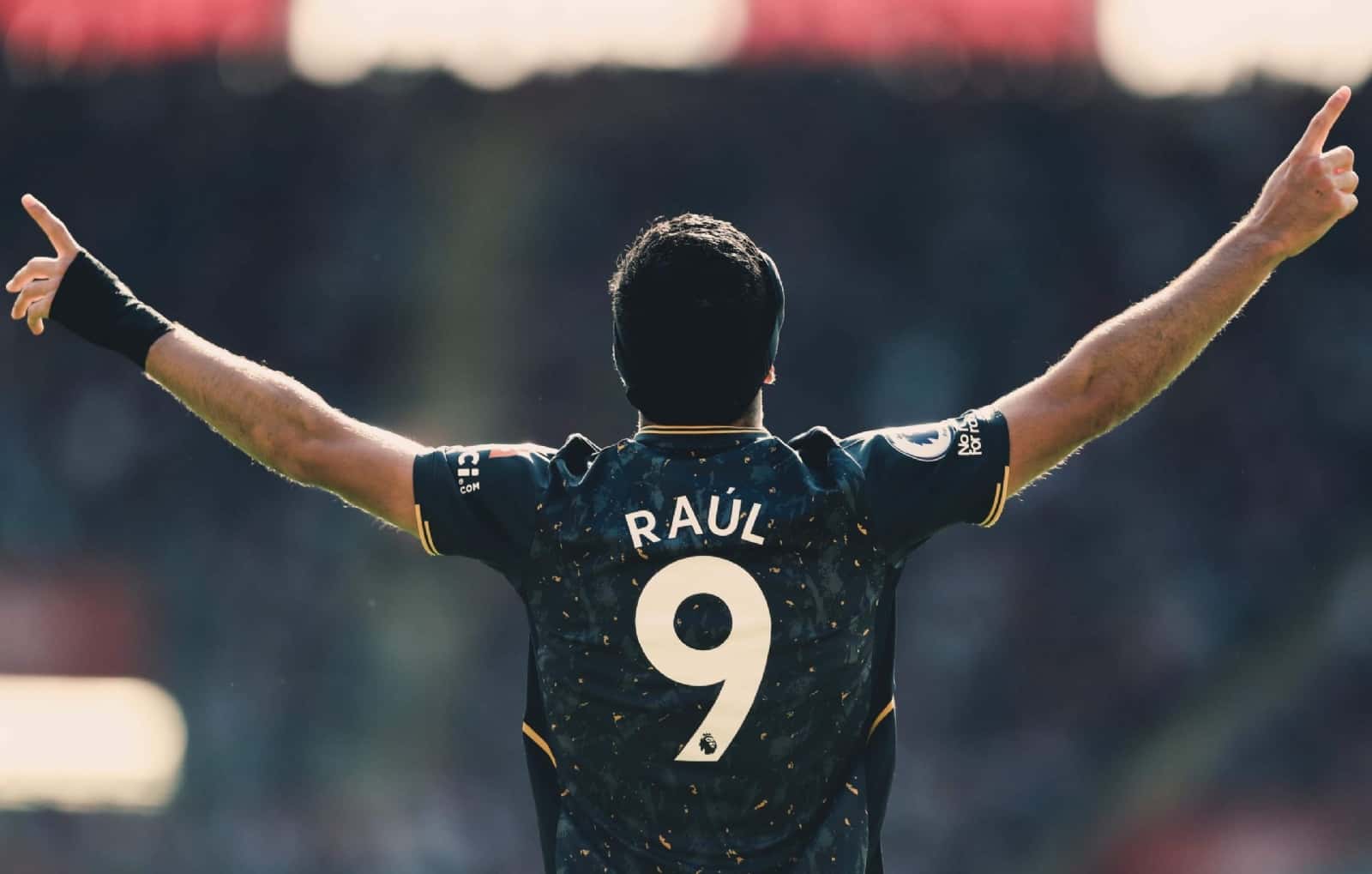 Raúl Jiménez tardó varios meses en recuperarse de su lesión, y más tarde tuvo que rehabilitarse para volver al campo de juego.