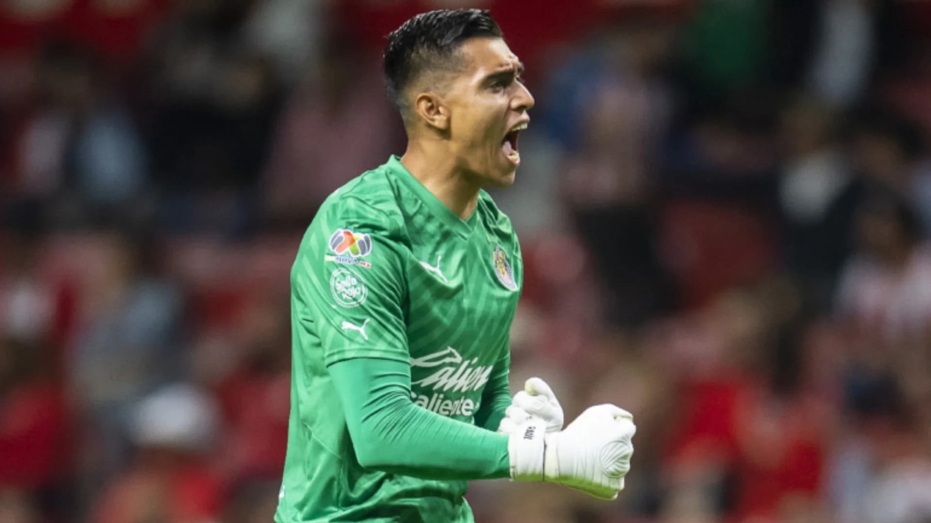 Raúl Rangel durante el partido con Chivas