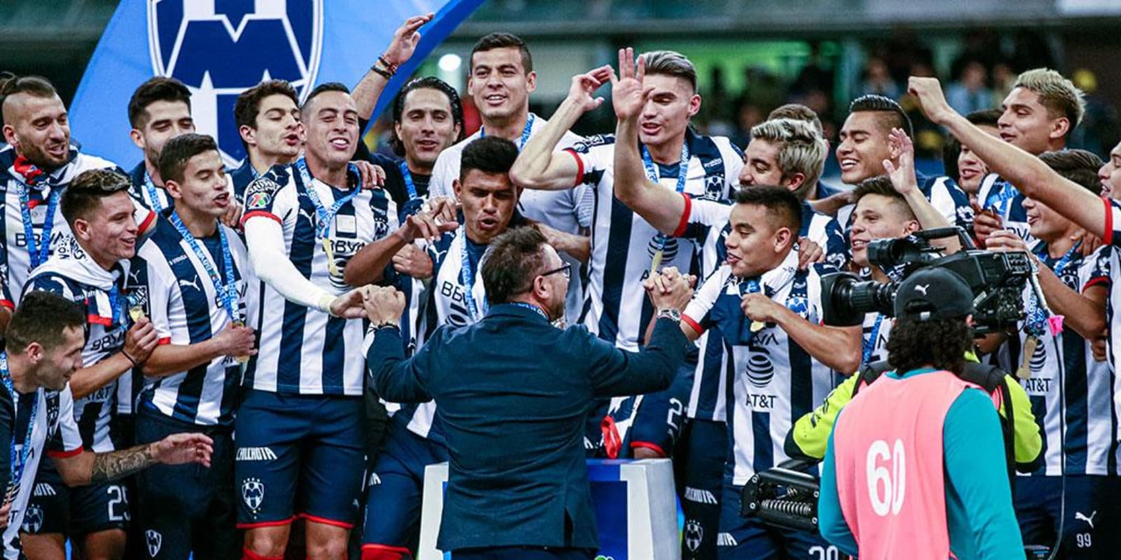 Rayados levantando el título de liga en 2019 / FOTO RAYADOS