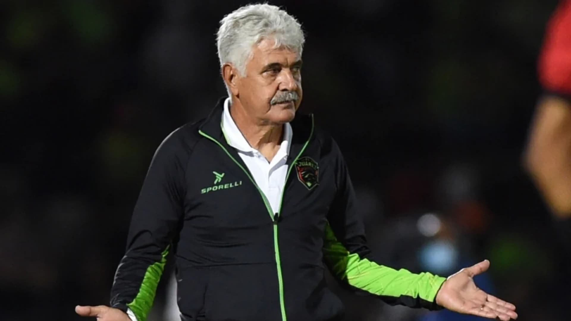 Ricardo Ferretti dirigiendo (Foto: Vavel.com)