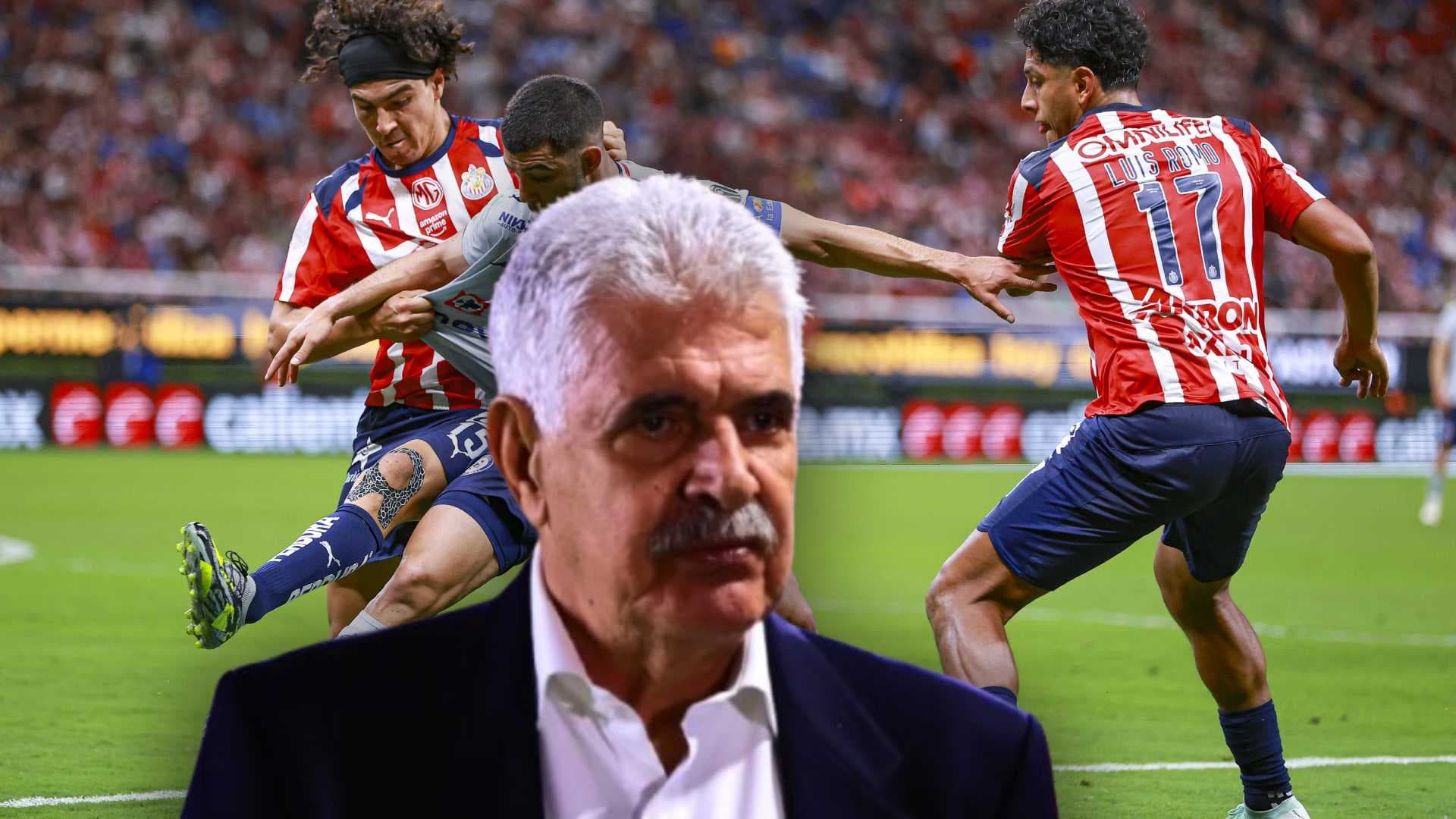 Ricardo Ferretti y jugadores de Chivas