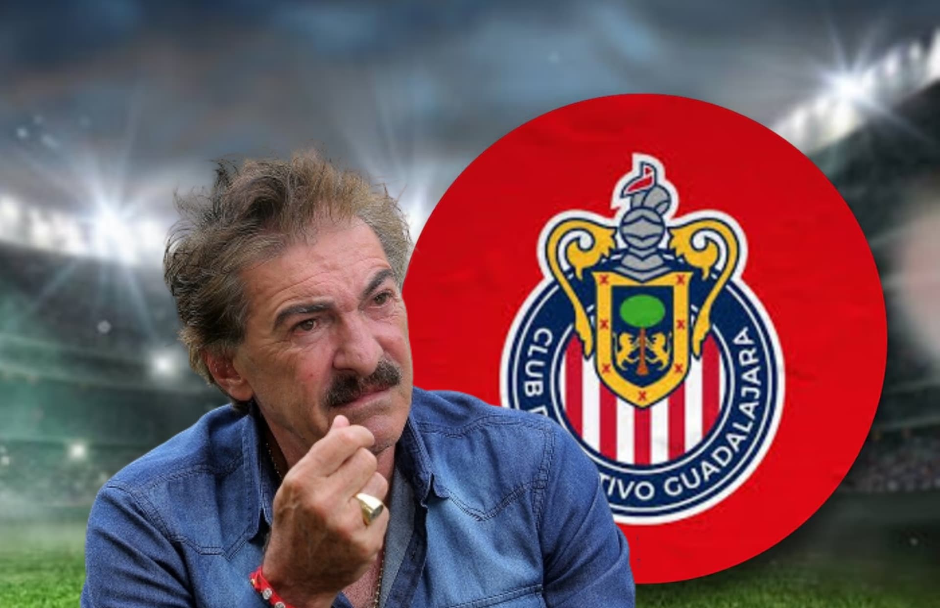 Ricardo La Volpe y escudo de Chivas/Foto Infobae.