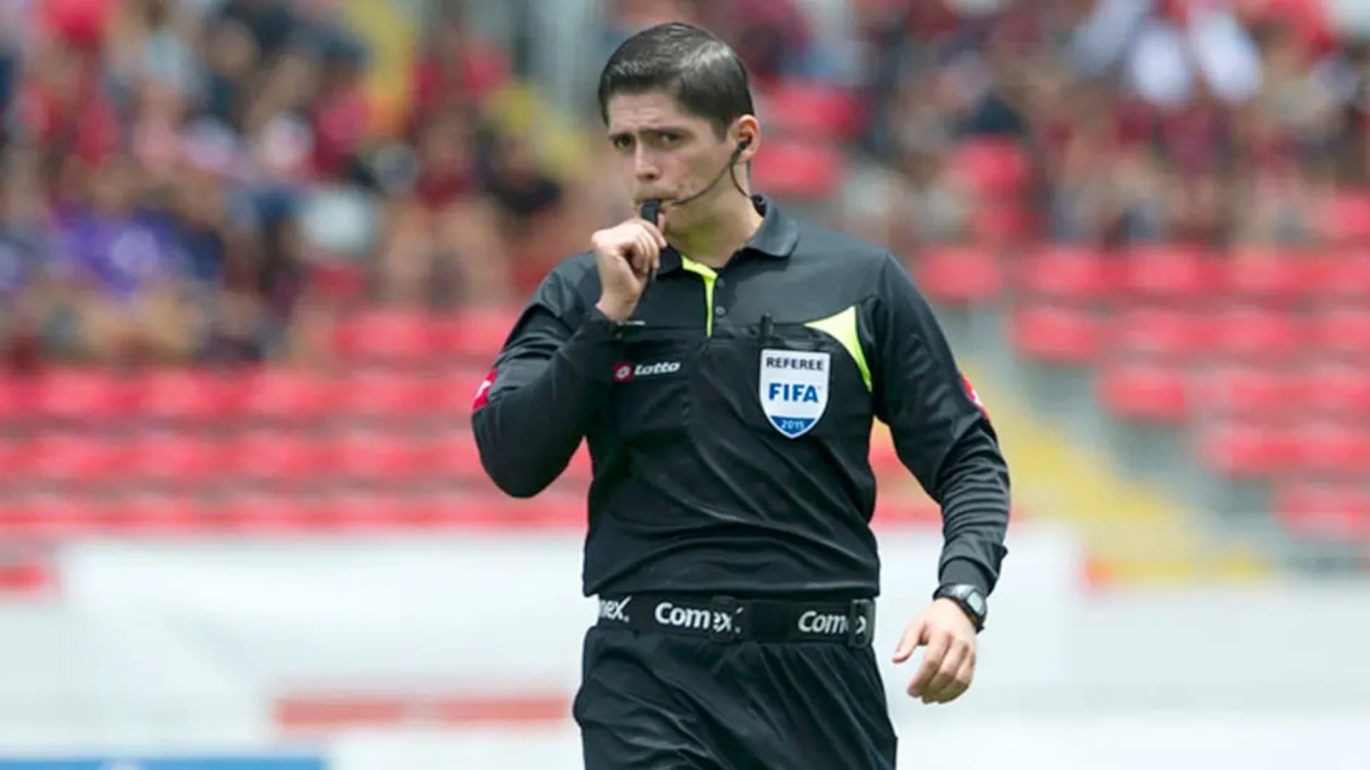 Ricardo Montero arbitrando. (Foto: La Republica)