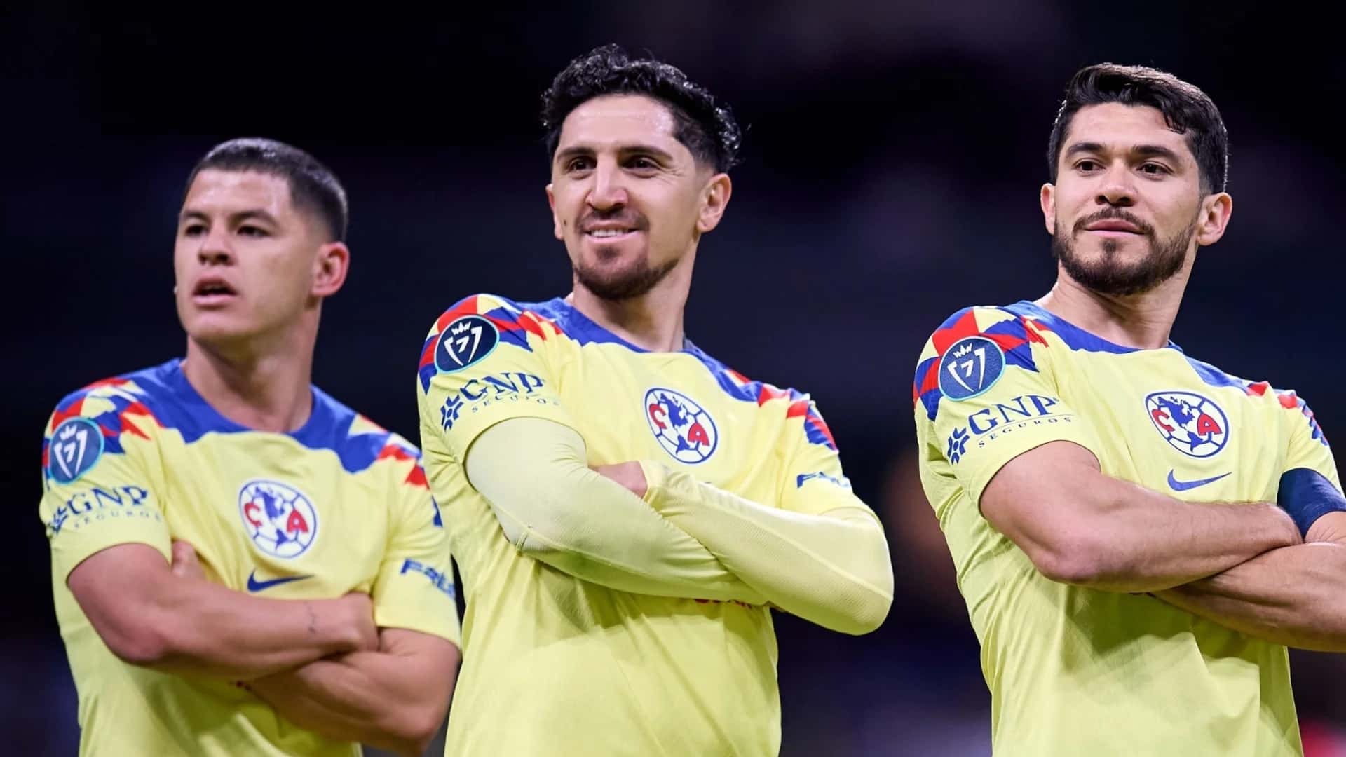 Richard Sánchez y Diego Valdés junto a Henry Martin festejando un gol