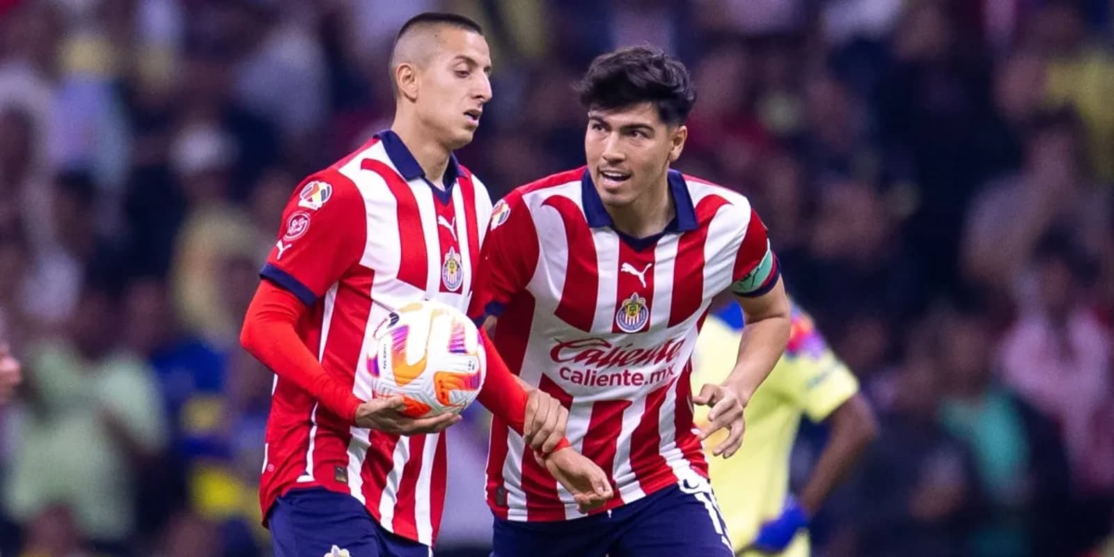 Roberto Alvarado junto a Erick Gutiérrez / FOTO BOLAVIP