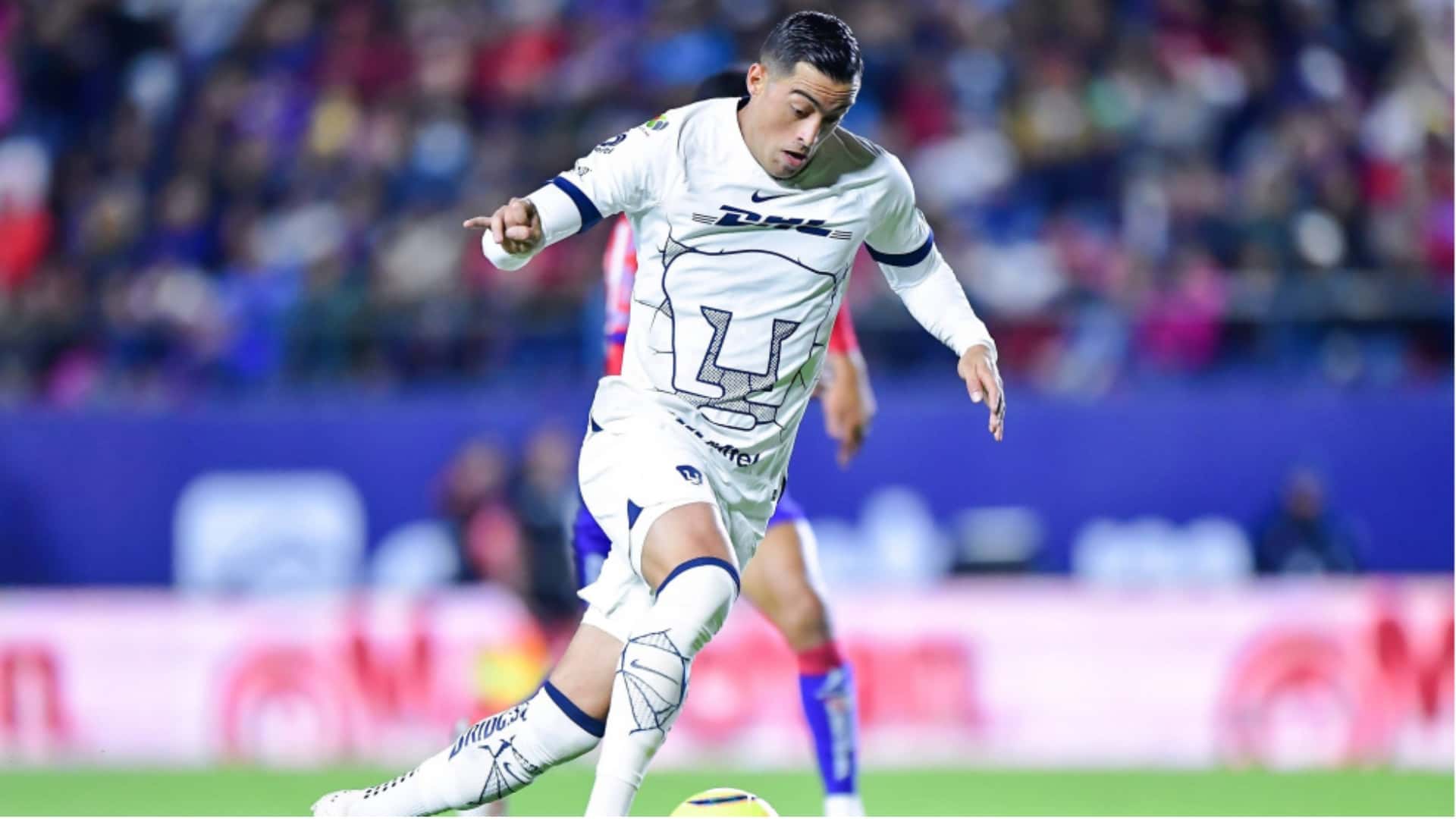 Rogelio Funes Mori es el principal candidato a salir de Pumas | Foto: Imago7