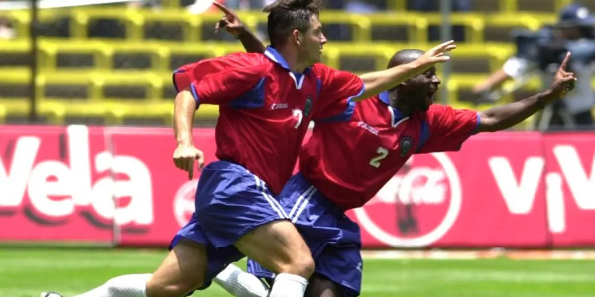 Rolando Fonseca y Hernán Medford consiguieron los goles de Costa Rica para el llamado Aztecazo con la primera derrota de la Selección Mexicana en las eliminatorias de Concacaf.