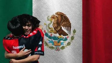 Rubén Darío Gigena y Pablo Lezcano junto a la bandera de México / FOTO Crónica