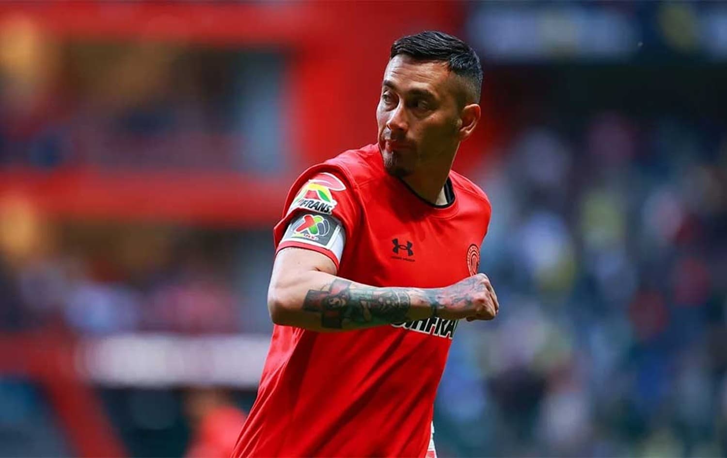 Rubens Sambueza podría dejar al Toluca tras la llegada de Ambriz, lo que aviva los rumores de un posible regreso al América, club donde es muy querido y donde ganó 2 títulos de liga y 2 concachampions.