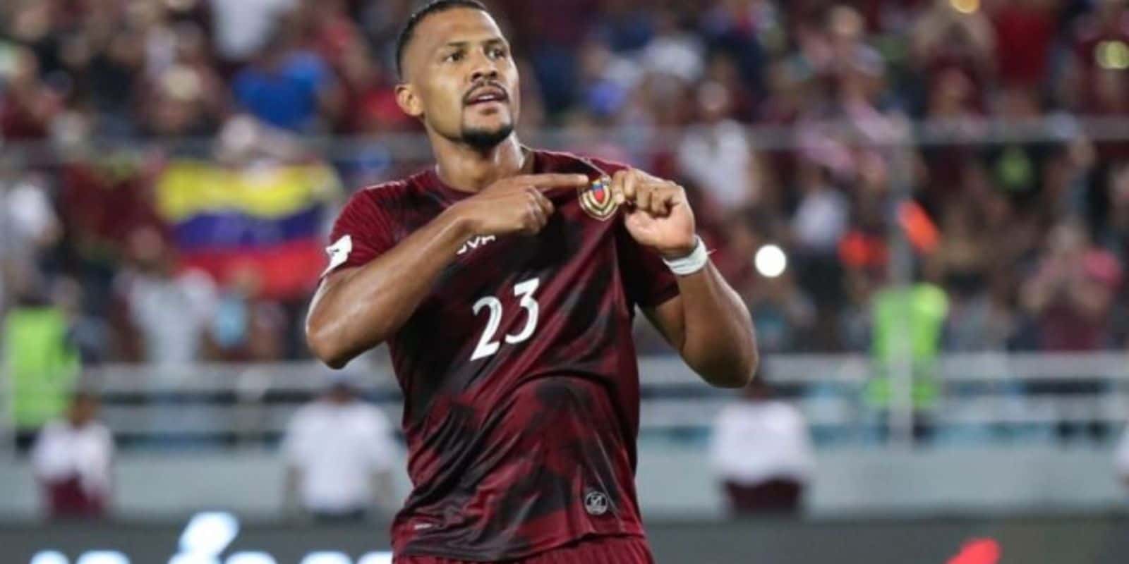 Salomón Rodón llega a Pachuca procedente de River Plate.