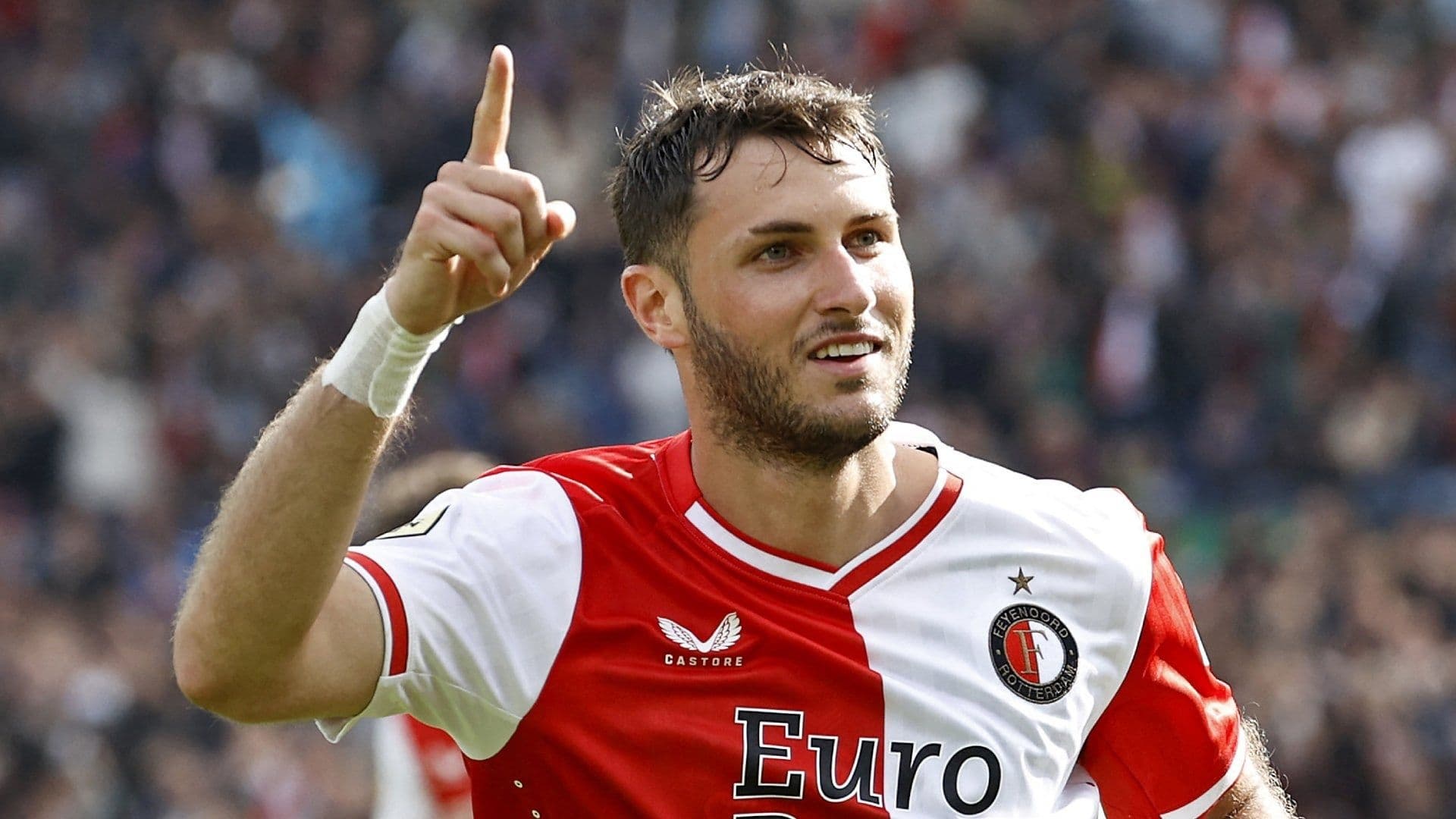Santi Giménez recibió un pequeño homenaje en el Feyenoord vs Utrecht | Foto: Feyenoord