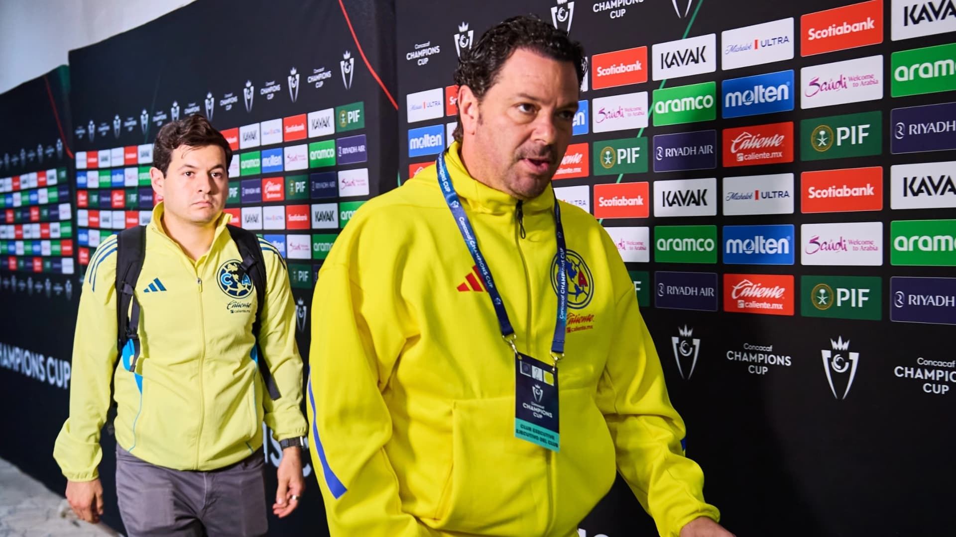 Santiago Baños durante el partido entre Olimpia y América
