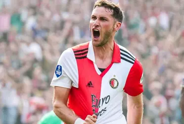 Santiago Giménez anota su séptimo gol tras una increíble ejecución en el clásico entre Ajax y Feyenoord
