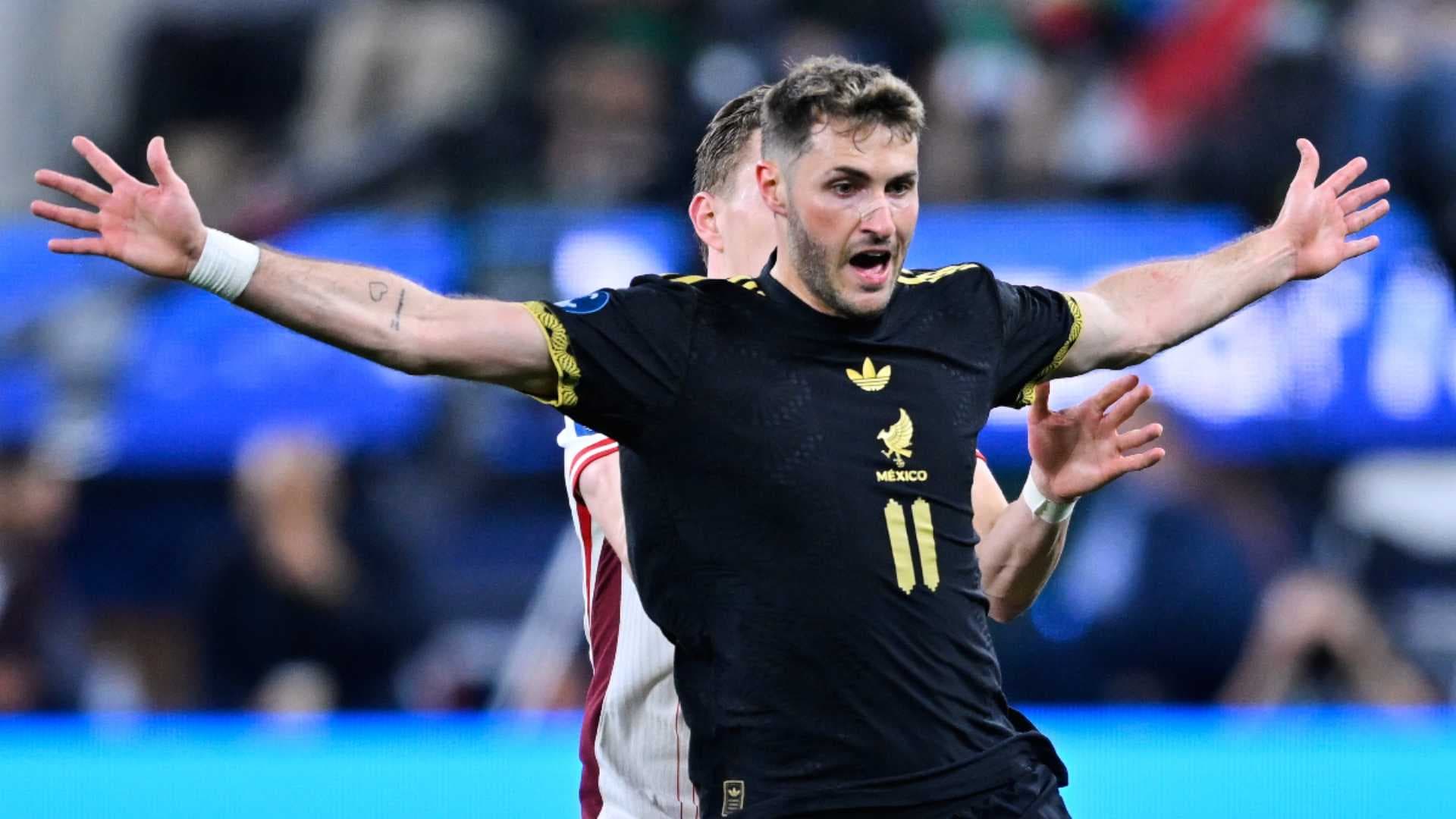 Santiago Giménez en la Selección Mexicana
