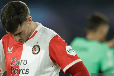 Santiago Giménez pasó la noche más triste de su carrera tras hacer el gol de la eliminación del Feyenoord