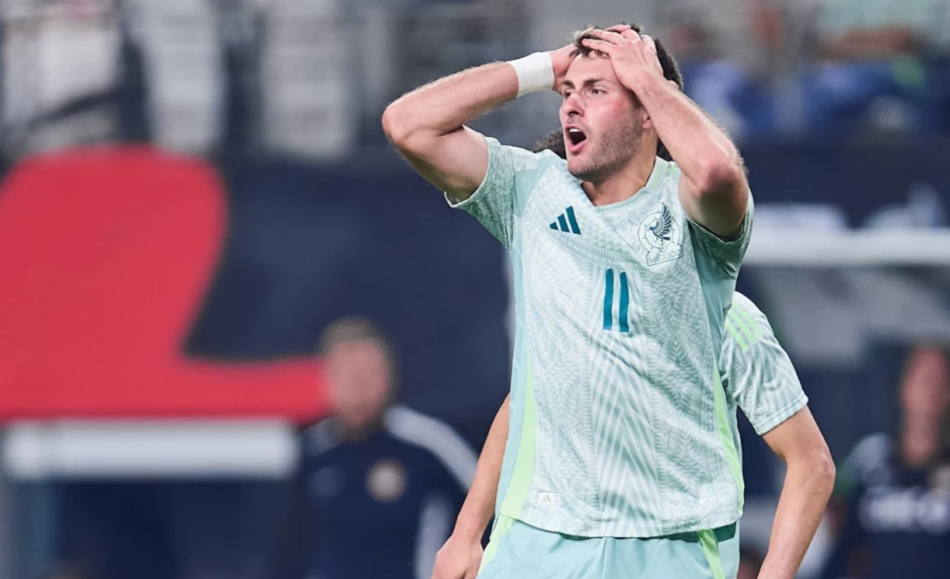 Santiago Giménez se lamenta falla de gol con la selección (Fuente: Mexsports)