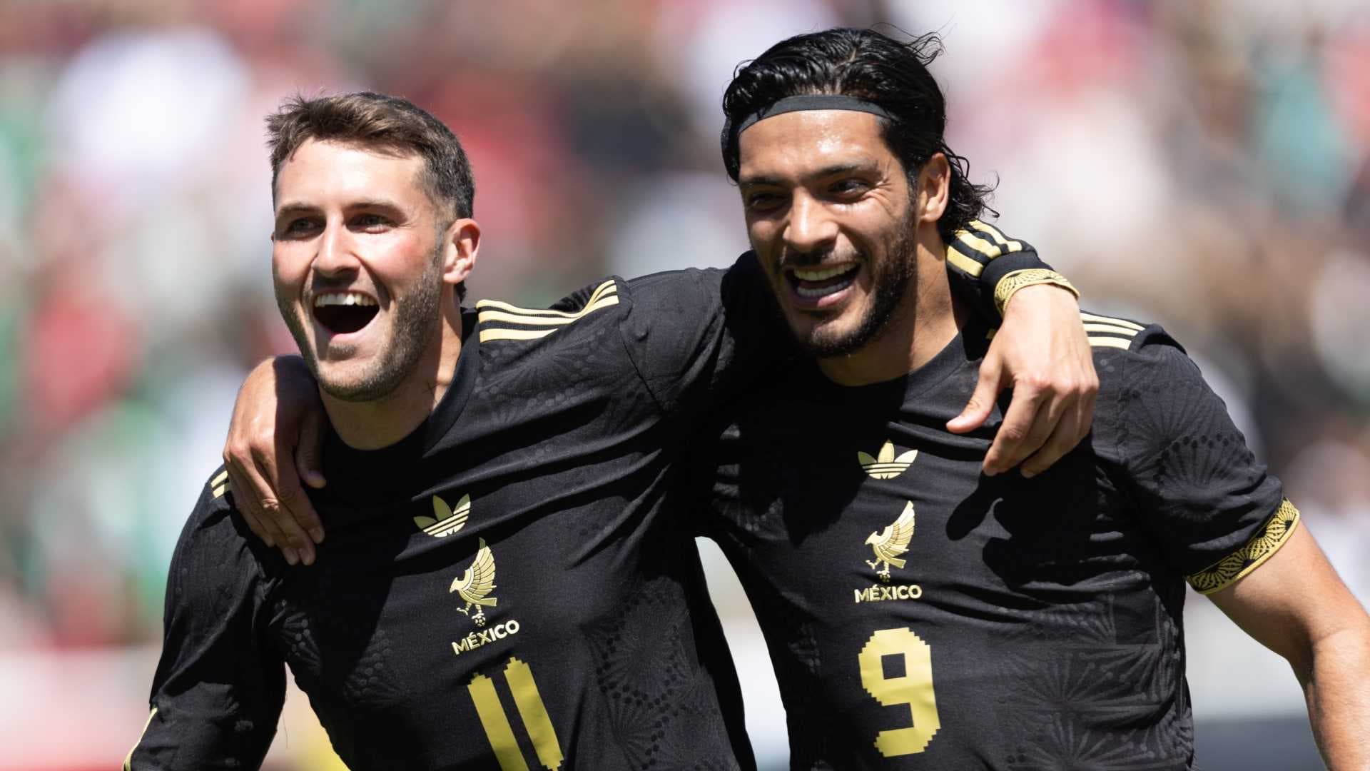 Santiago Giménez y Raúl Jiménez