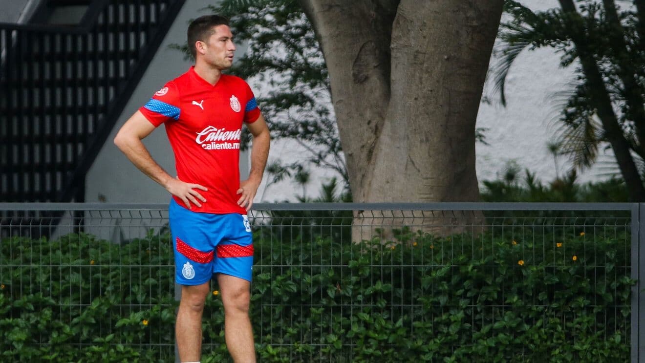 Santiago Ormeño hace de todo para volver a la senda del gol, parece que funcionó