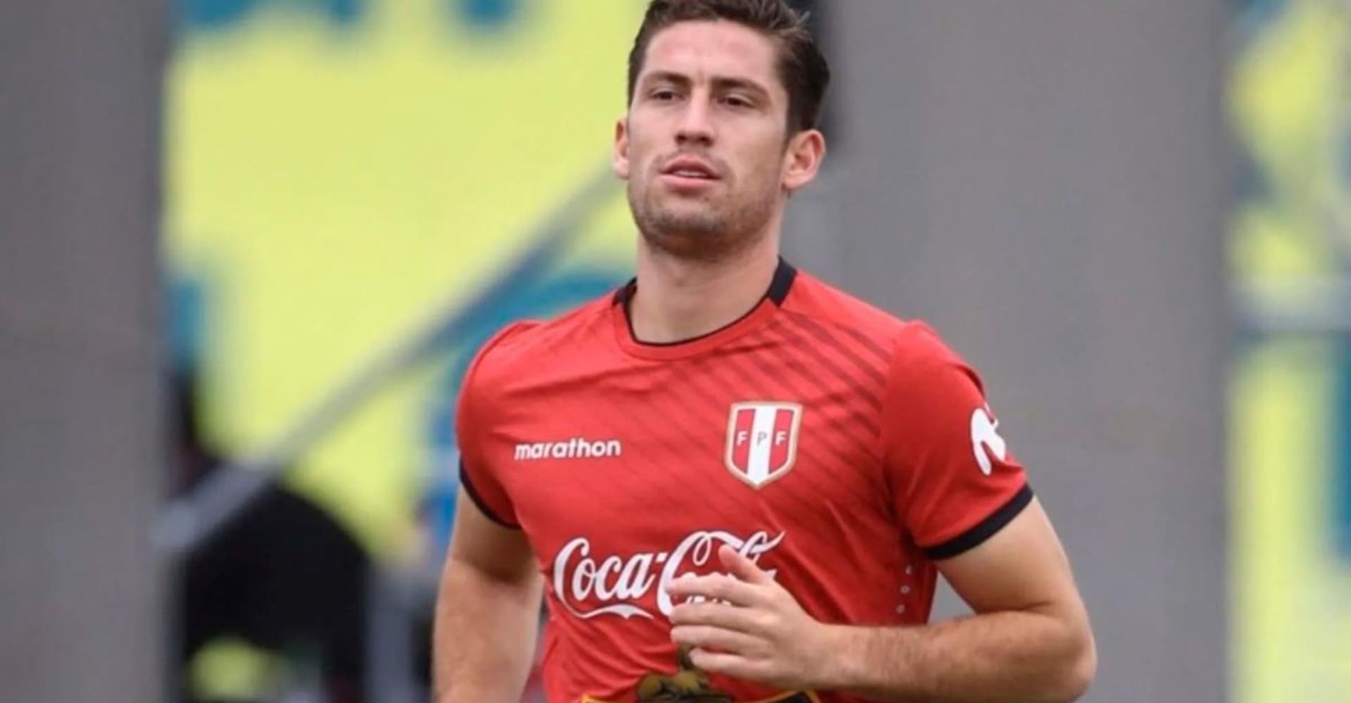 Santiago Ormeño no ha logrado ser referente ni con Chivas ni con su Selección