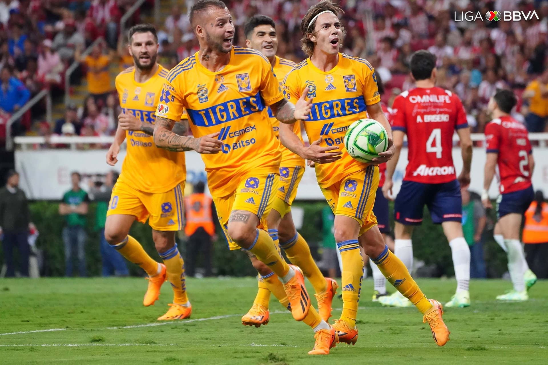 Se define al nuevo campeón del futbol mexicano, donde Chivas busca la 13 y Tigres la octava.
