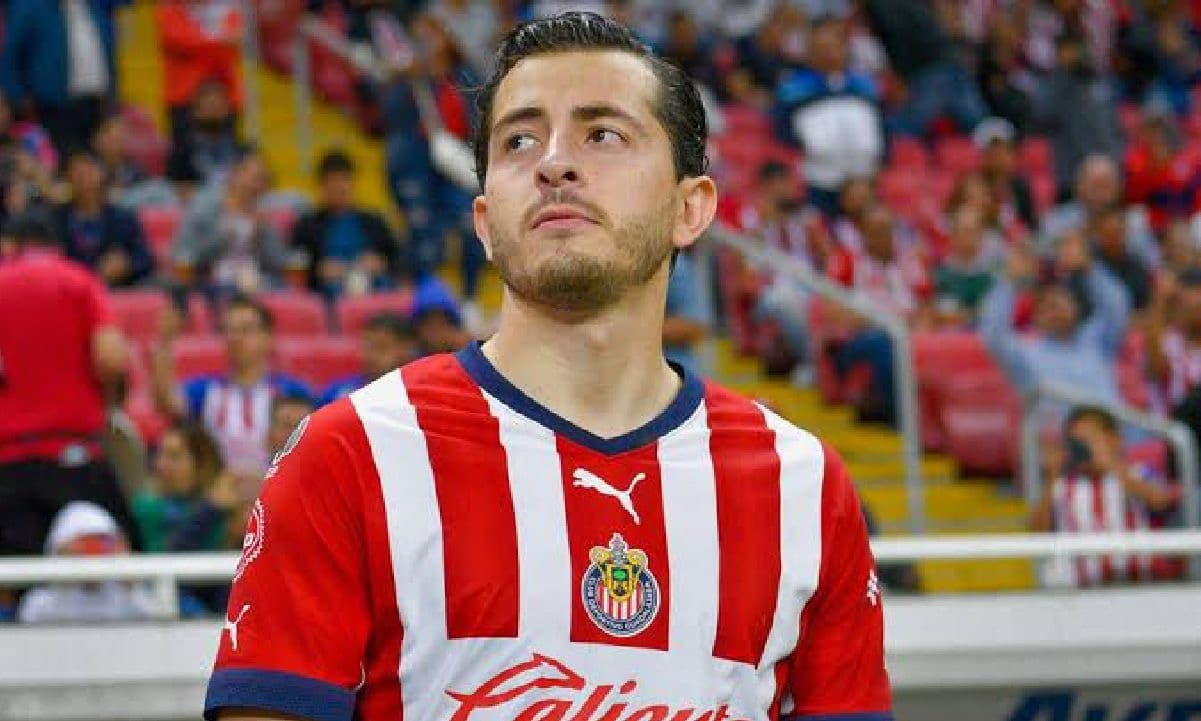 Se destapa el motivo por el que Cadena no necesita de Alan Mozo en Chivas