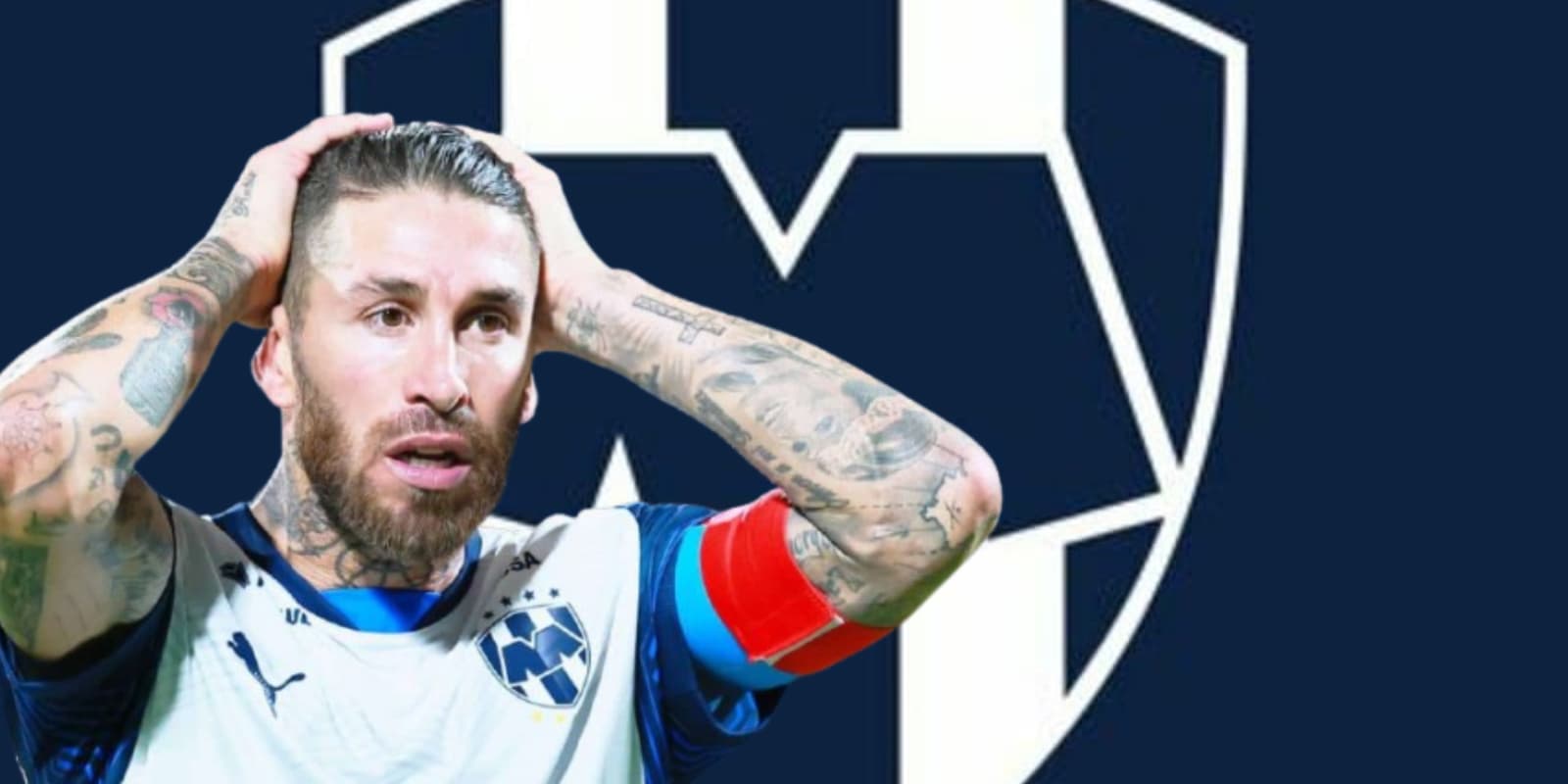 Sergio Ramos junto al escudo de Rayados / FOTO JUAN FÚTBOL