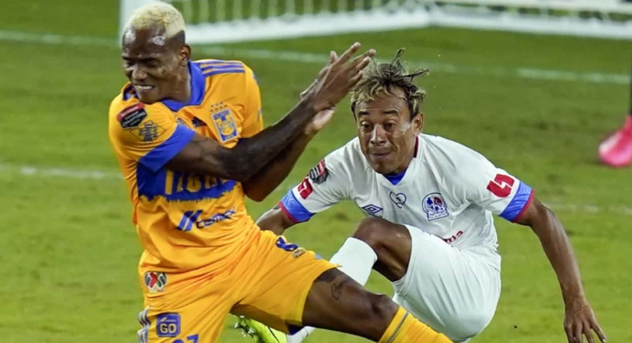 Sorpresivamente luego de jugar la semifinal con Tigres, fue llevado detenido y todo sería por este motivo.