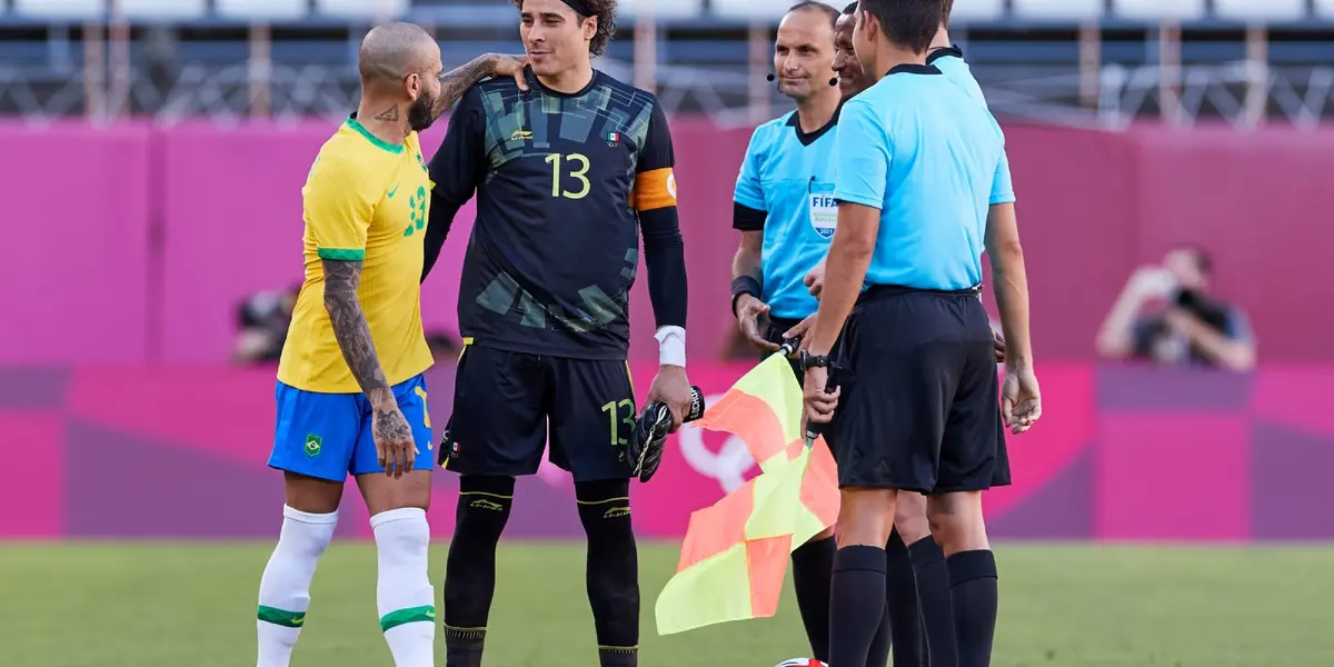 Tras el partido entre México y Brasil por un pase a la final de los Juegos Olímpicos de Tokio 2020, Memo Ochoa y Dani Alves tuvieron un cruce que recorrió el mundo. Conoce cuáles fueron las palabras que intercambiaron luego del encuentro.