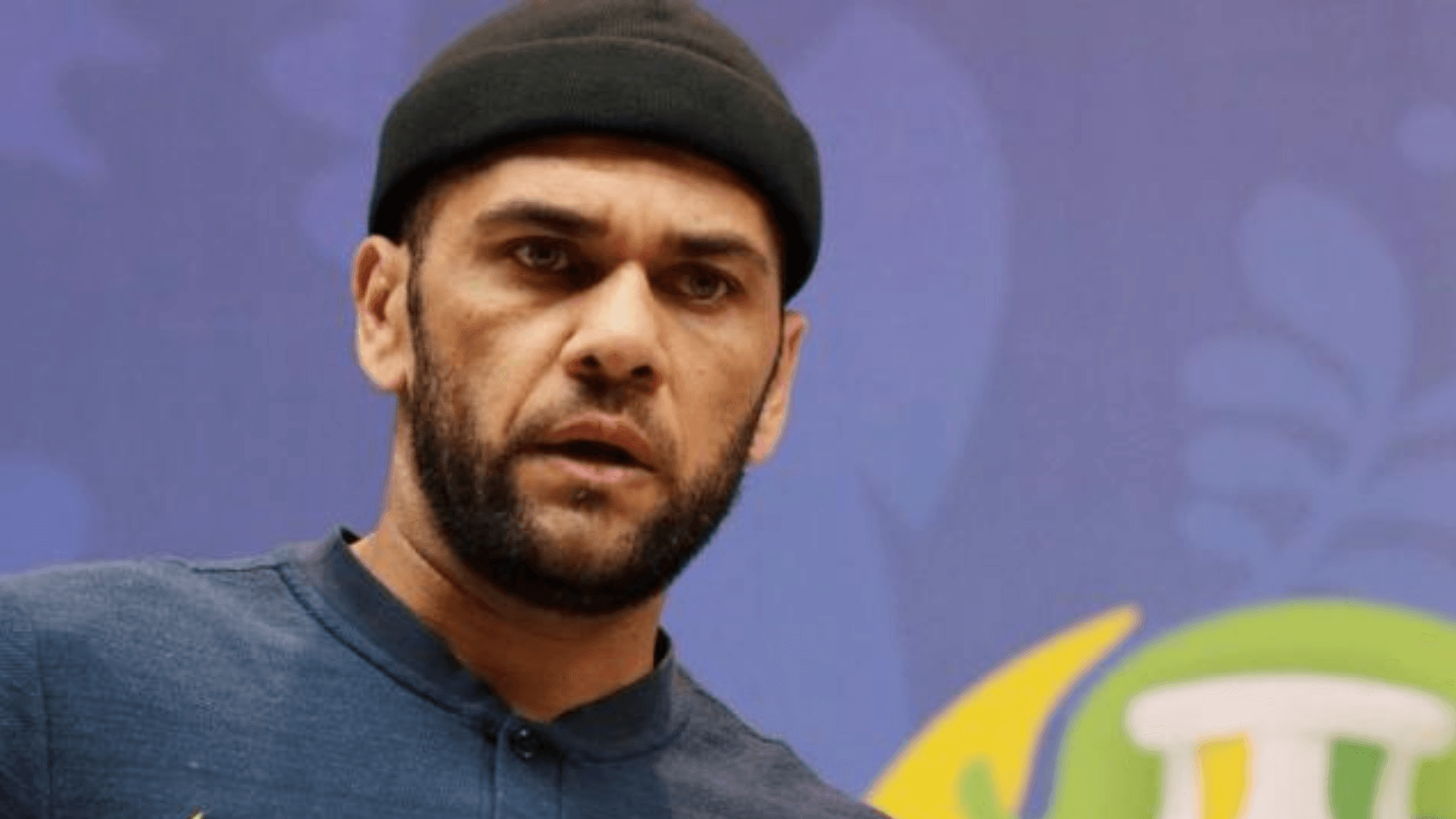 Uno de los amigos de Dani Alves contó la versión del hecho y complicó al brasilero