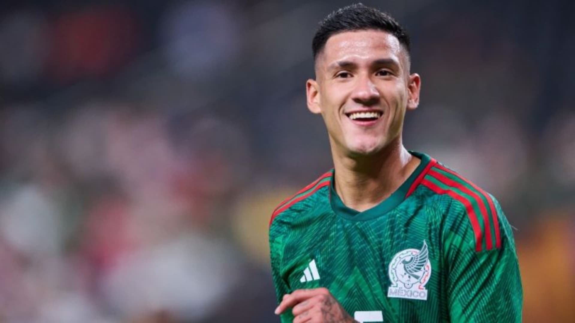 Uriel Antuna con la camiseta de la Selección Mexicana (Foto: RÉCORD)