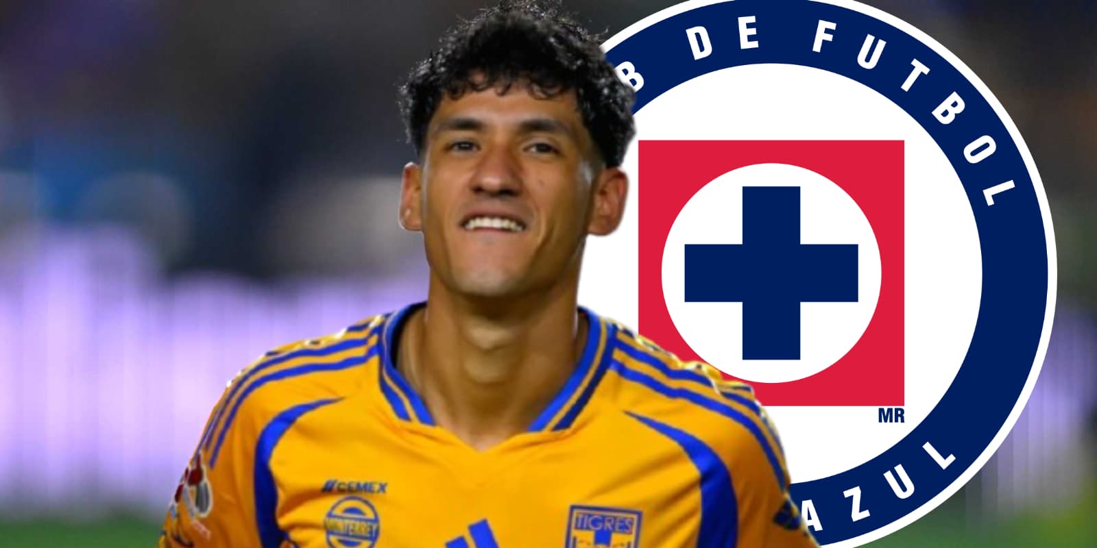 Uriel Antuna junto al escudo de Cruz Azul / FOTO MEDIOTIEMPO