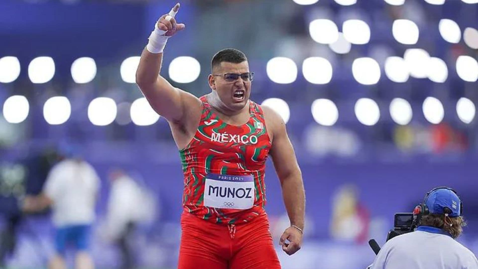Uziel Muñoz señalando al cielo. (Foto: Mexsport)