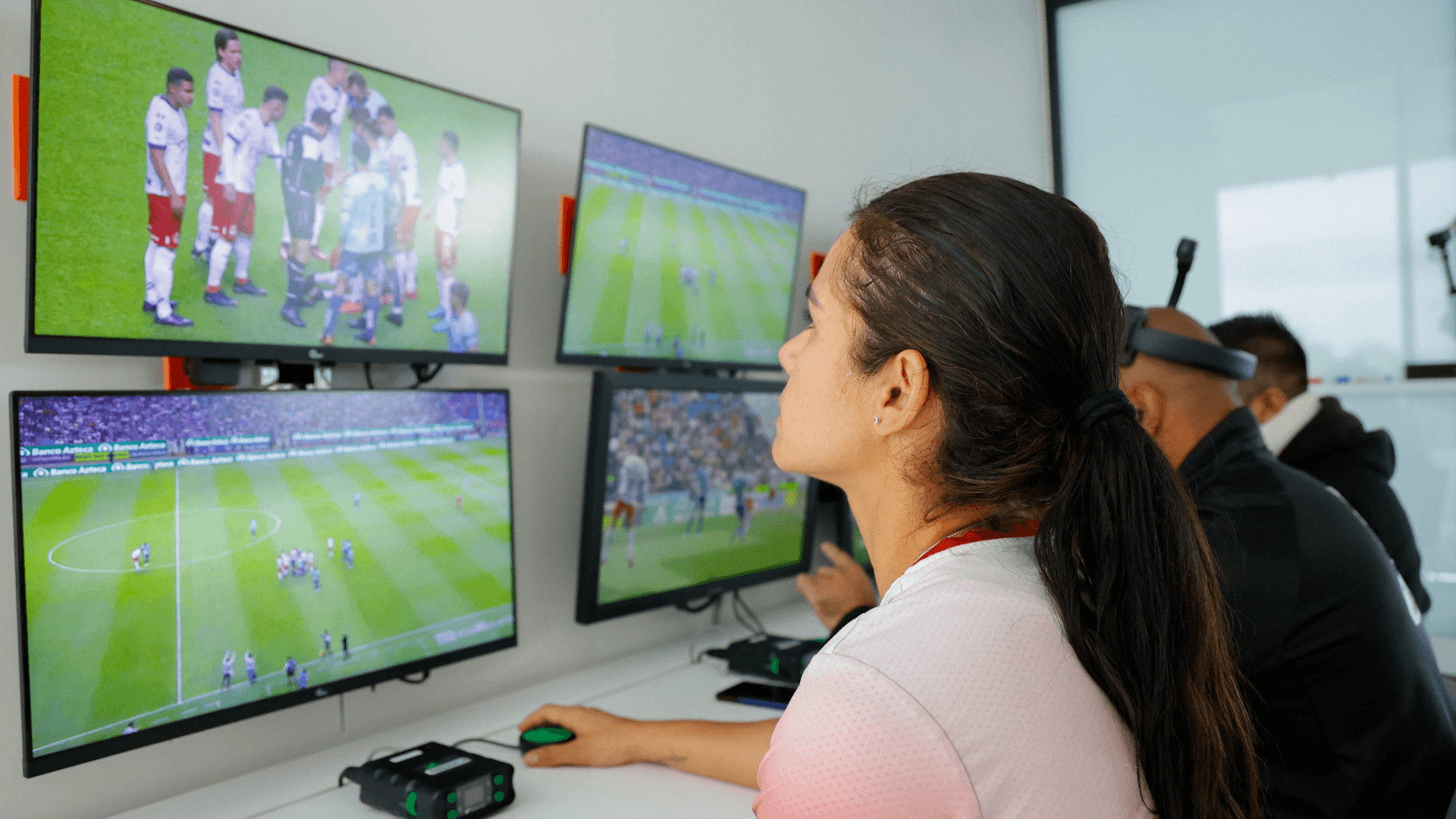 VAR en la Liga MX. | Fotos: X oficial de la @FMF