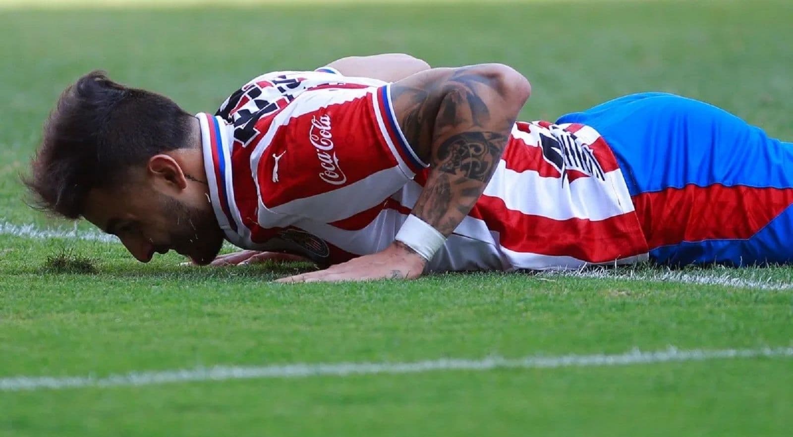 Vega sigue siendo uno de los que más aporta a Chivas, pero ya no es el único